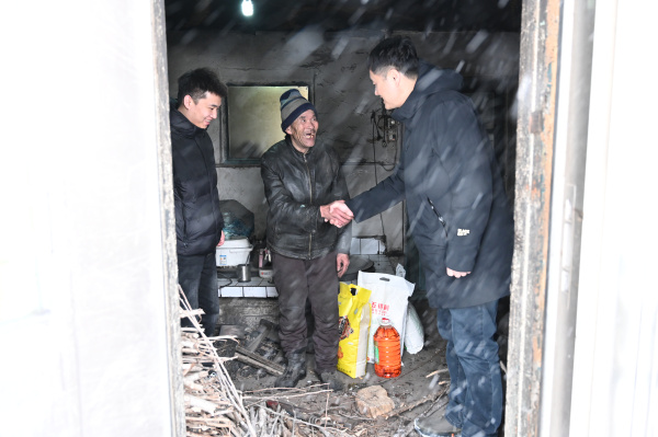 ����Ա���ж������ַ�Ժ��չ���߷�ο��ů���ġ����⵳�ջ